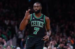 开云体育官网-凯尔特人血洗魔术，乔治送出助攻的简单介绍