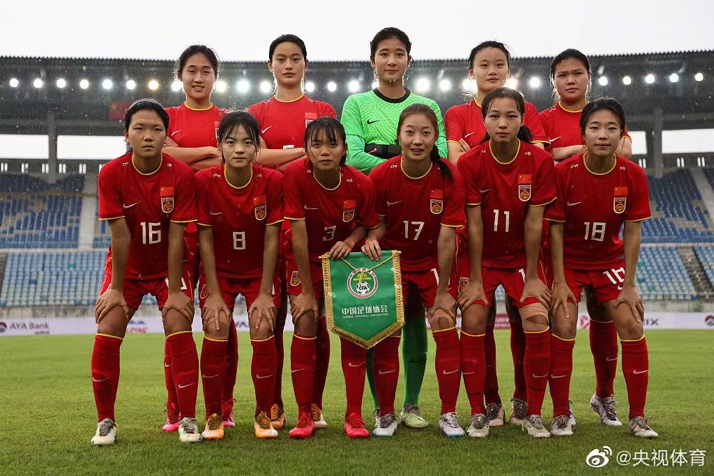 国际足球比赛中，中国女足队员表现亮眼