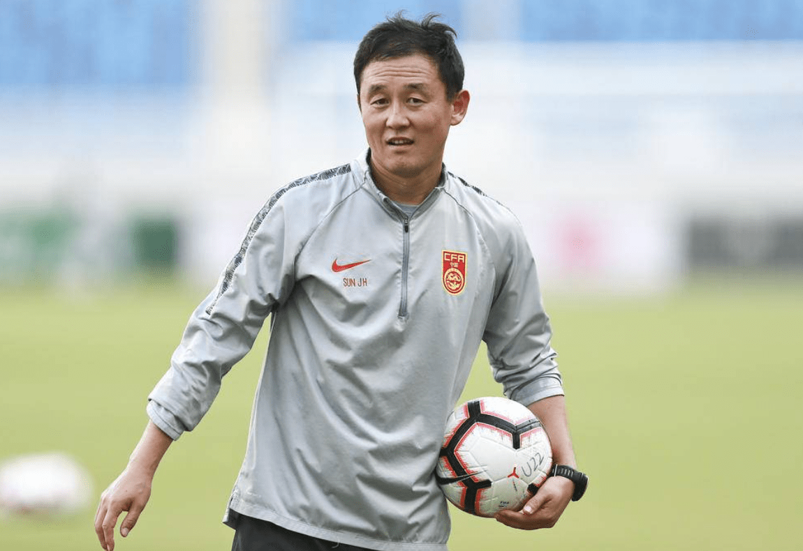 足球名宿发布新书，回忆职业生涯点滴