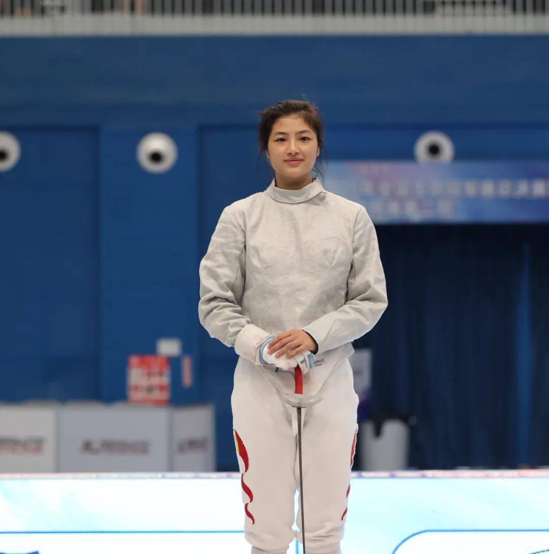 中国击剑运动员斩获两枚金牌