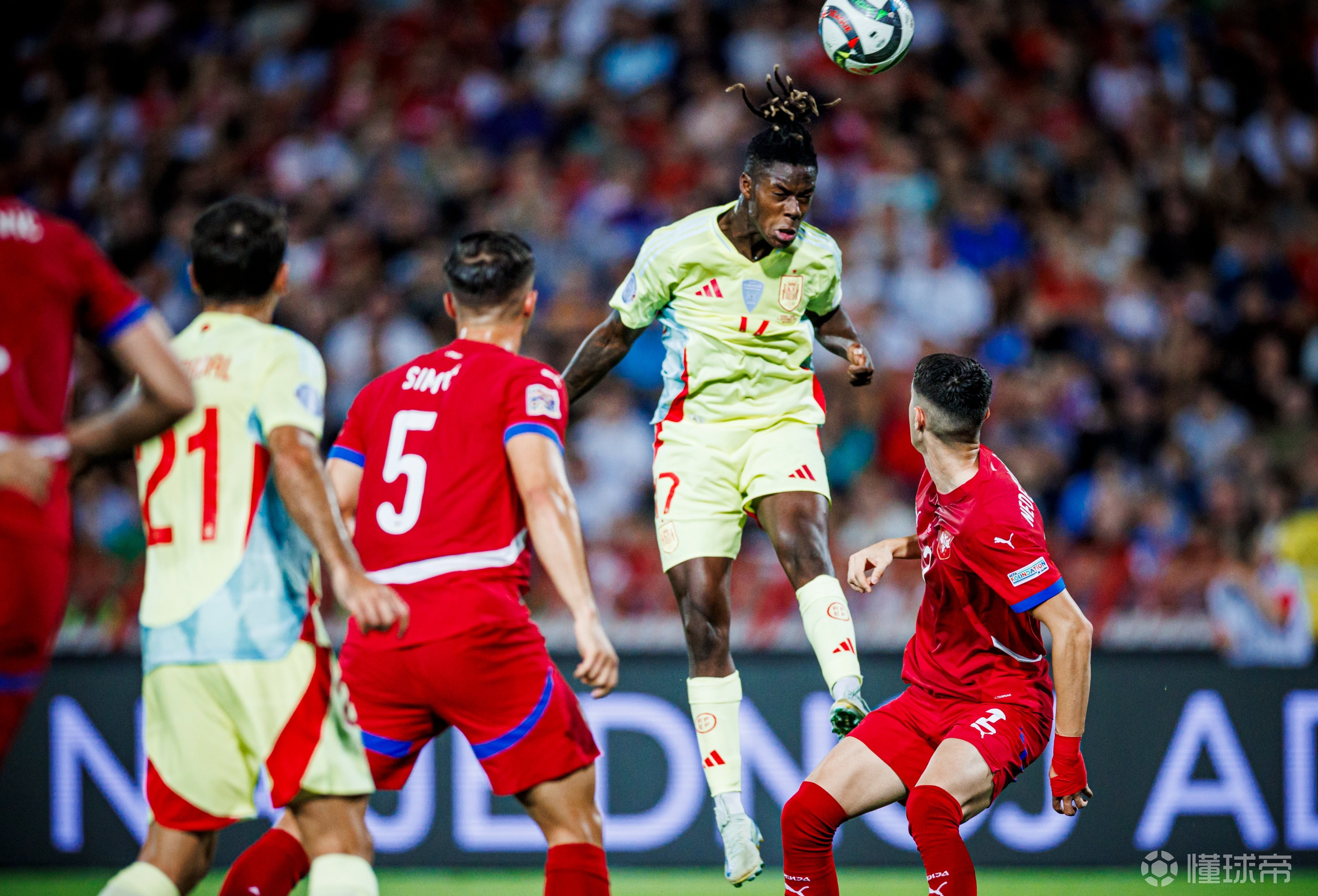 西班牙队遭遇挑战，面临淘汰